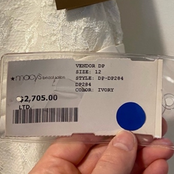 Beautiful New Wedding dress with tags - Picture 4 of 8